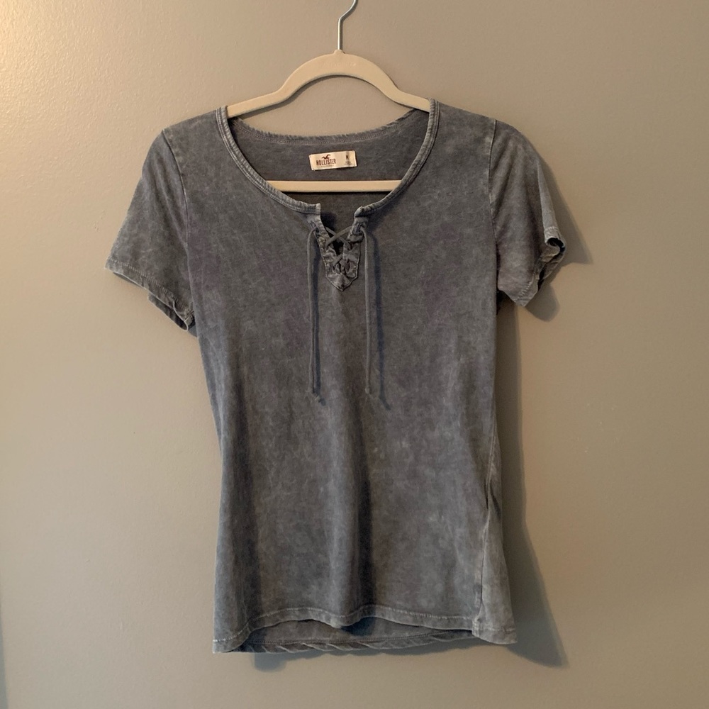 Hollister cross tie T-shirt
